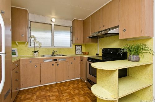 3028 Holua Way, Honolulu HI  96819-2932 exterior