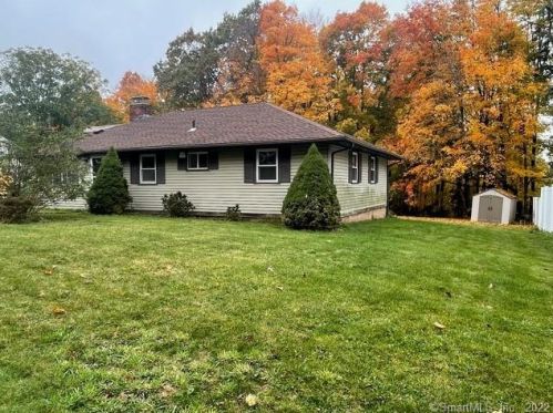 7 Burke Heights Dr, Wallingford, CT 06492-3939