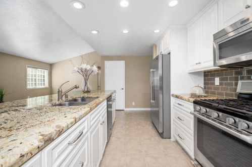 7820 Woodsboro Ave, Anaheim CA  92807-2434 exterior