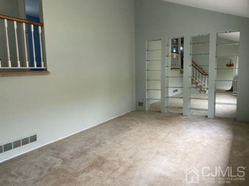 34 Meeker Ave, Edison, NJ 08817-5203