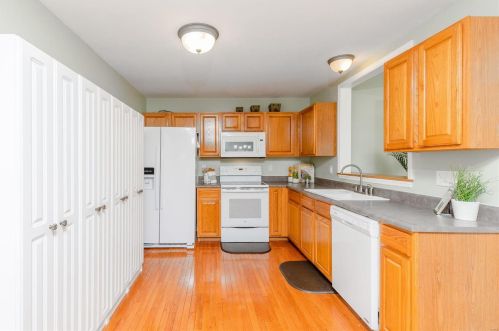 325 Birchwood Crossing Ln, Hazelwood, MO 63043-5139