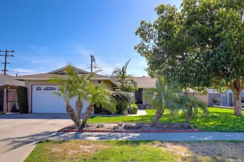 10260 Garrett Rd, Stanton, CA 90680-1410