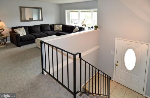 5594 Reardon Ln, Woodbridge, VA 22193-3754