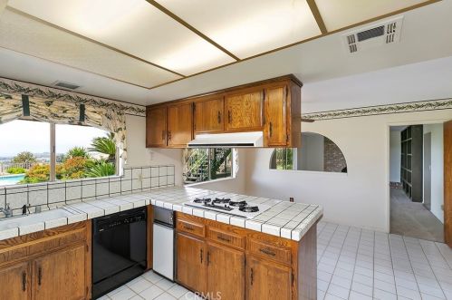 16350 Rancho Escondido Dr, Riverside CA  92506-5816 exterior