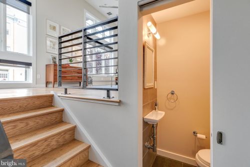 720 4 St, Philadelphia PA 19147-3127 exterior