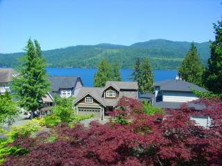 41 Point Dr, Bellingham, WA 98229-7929