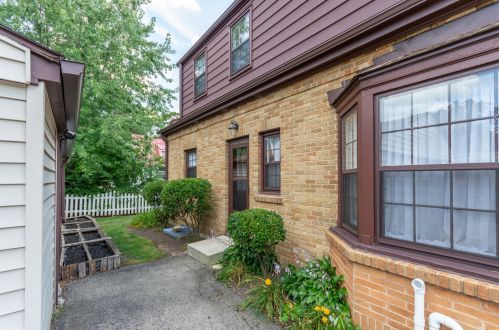 121 Home St, Sycamore IL  60178-2205 exterior
