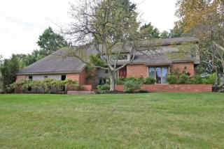 987 Clubview Blvd, Columbus OH  43235-1712 exterior