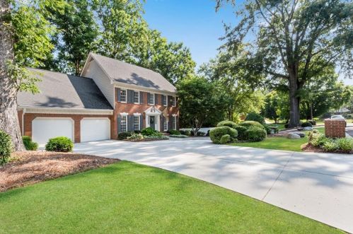 2976 Four Oaks Dr, Atlanta, GA 30360-1752