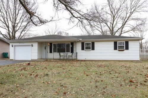 23821 Sussex Dr, Minooka, IL 60410-3061