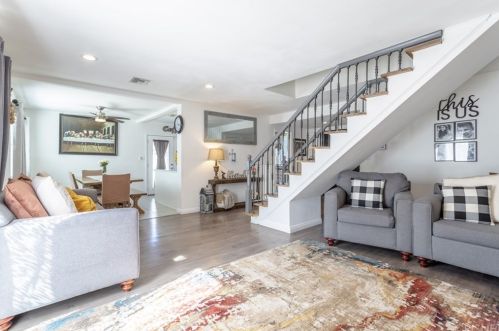 2418 Royal Ave, Simi Valley CA 93065-4759 exterior