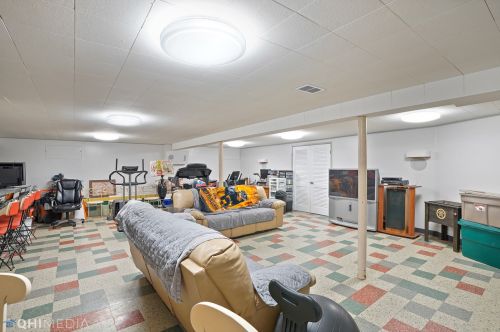 6800 Oakton Ct, Niles IL  60714-3013 exterior