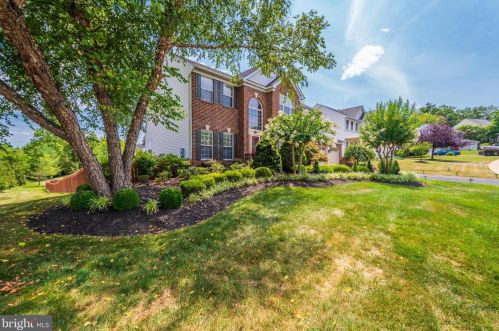 702 Randi Dr, Leesburg, VA 20175-8980