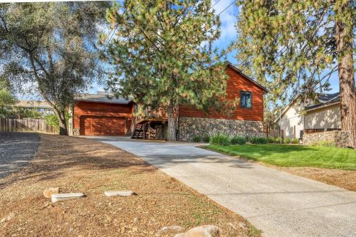 16765 Hawks Hill Rd, Middletown, CA 95467-8003