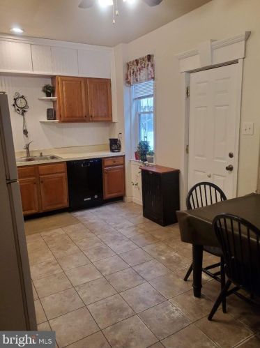 459 Strawberry St, Lancaster PA  17602-4465 exterior