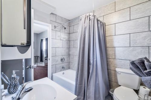 2709 Logan St, Englewood CO 80113-1632 exterior