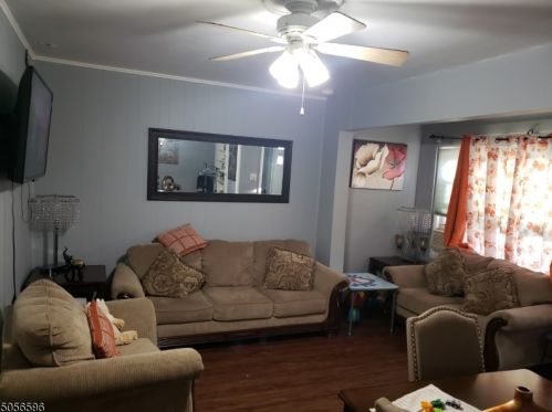 523 31st St, Paterson, NJ 07504-2121