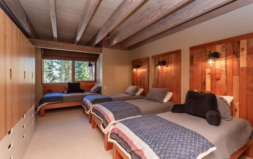 1721 Grouse Rdg, Truckee CA  96161-4033 exterior
