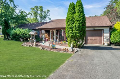 2 Neal St, Jackson Twp, NJ 08527-1201
