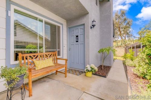 1127 Corral Gln, Escondido, CA 92026-2352