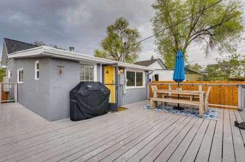 3070 Washington St, Englewood CO  80113-1672 exterior