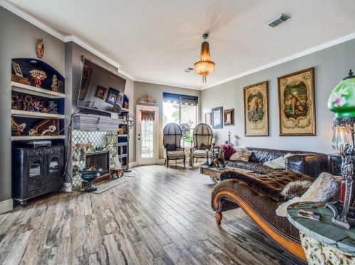 4401 Bay Vly Dr, Garland TX  75043-1874 exterior