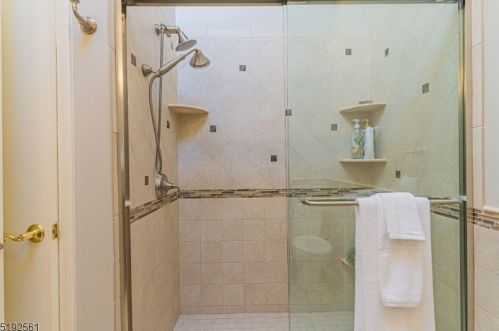4 Theodore Dr, Dover NJ  07869-1913 exterior
