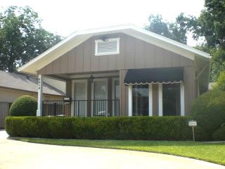 2412 Kenley St, Fort Worth TX  76107-4924 exterior