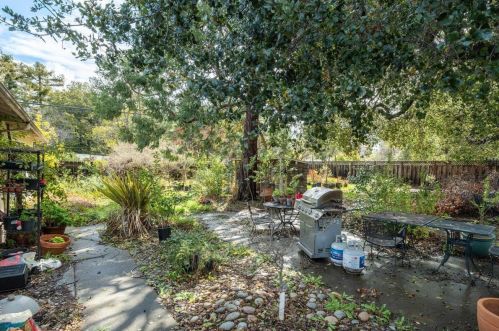 990 Stanley Ave, Los Altos CA 94024-5069 exterior