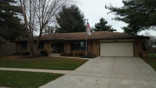 1915 Sweetbriar Ln, Rockford, IL 61107-1776