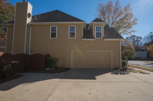 3713 Golden Ive Dr, Buford, GA 30519-7828