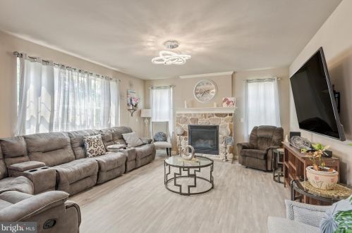 7 Copperwood Ln, Ephrata PA  17522-9186 exterior