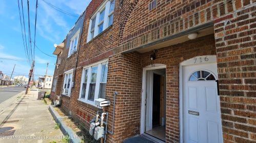 714 Drexel Ave, Atlantic City, NJ 08401-2612