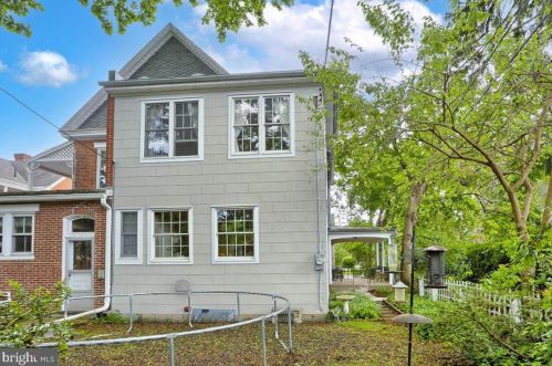 263 Walnut St, Carlisle PA  17013-3735 exterior