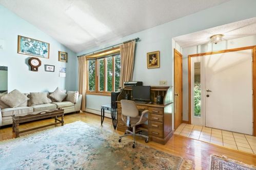 9 Stegos Dr, Wallingford, CT 06492-2563