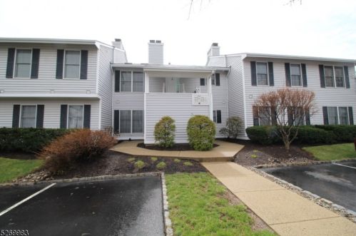 282 Kingbird Ct, Three Bridges, NJ 08887-2129