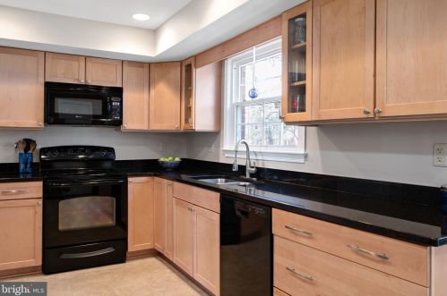 6705 Little Ann Ct, Springfield VA  22152-2629 exterior