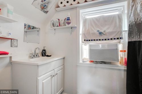 541 Gotzian St, Saint Paul MN  55106-5333 exterior