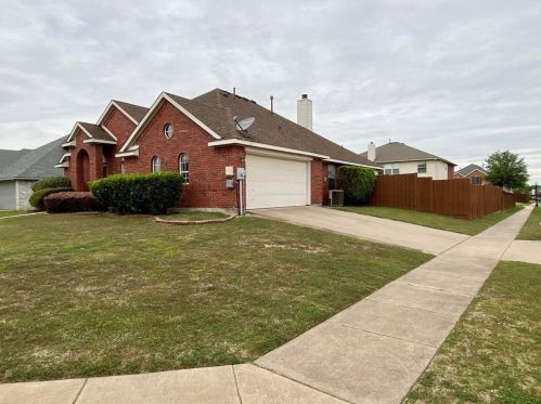 5721 Seneca Dr, Plano TX  75094-4569 exterior