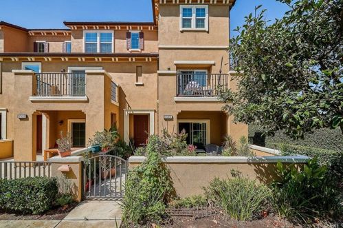 10404 Satinwood Ct, Whittier, CA 90670-3895