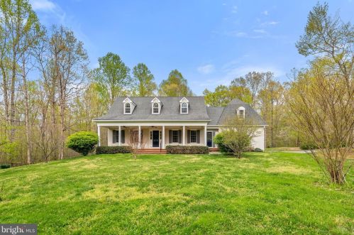 10212 Cliff Mills Rd, Marshall, VA 20115-2107