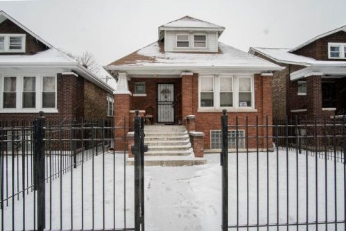 1527 Lockwood Ave, Chicago, IL 60651-1433