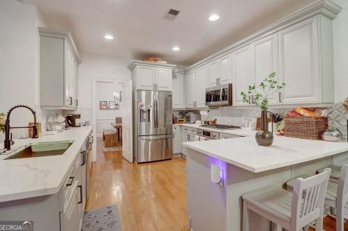 6355 Glen Oaks Ln, Atlanta GA  30328-8200 exterior