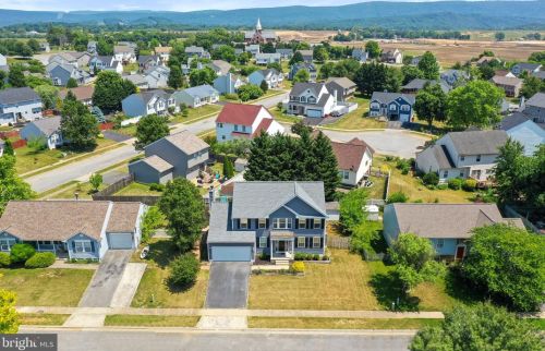 510 Crosswinds Dr, Charles Town WV  25414-3942 exterior