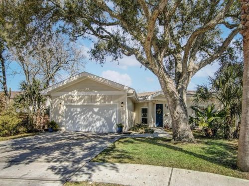 16 Gulf Ln, Galveston, TX 77550-3213