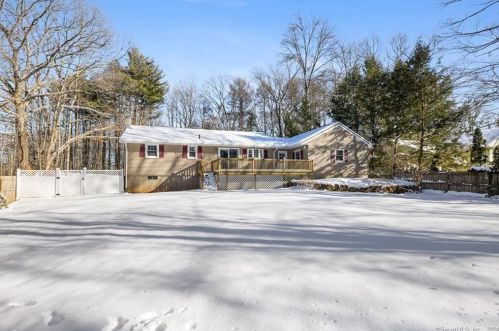 531 Atkins St, Middletown CT  06457-1546 exterior