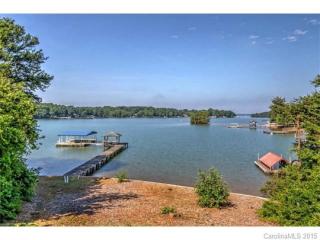 20825 Lagoona Dr, Cornelius, NC 28031-7117