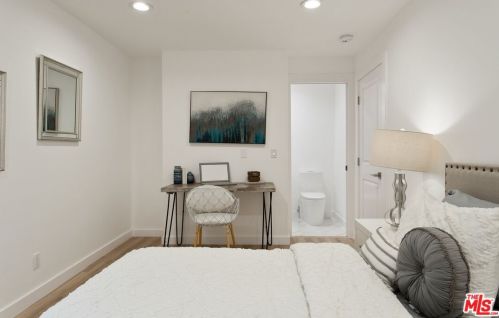 4951 Cedros Ave, Van Nuys CA  91403-1637 exterior