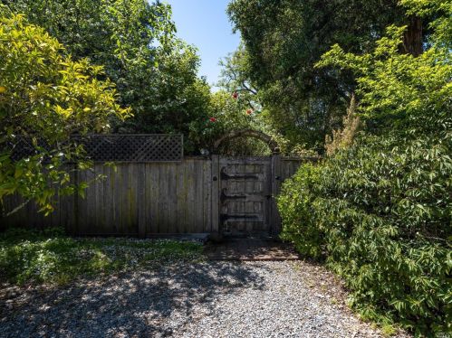210 Mcallister Ave, San Rafael, CA 94904-1621