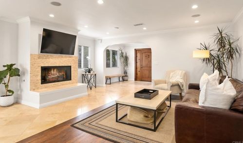 837 Grapevine Rd, Vista, CA 92083-5528